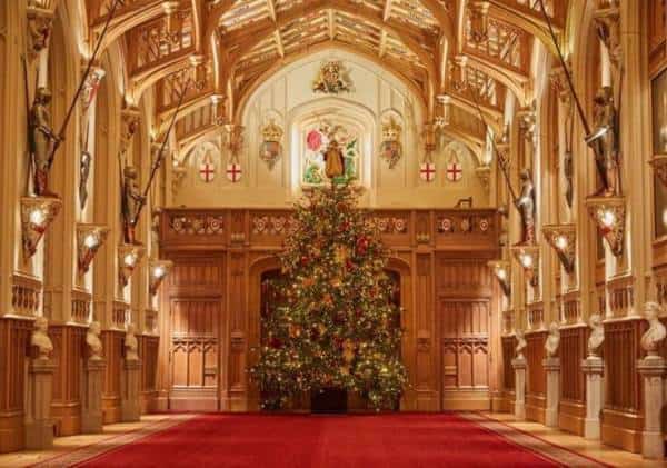 עוצר נשימה: משפחת המלוכה קישטה את טירת וינדזור לכבוד חג המולד 