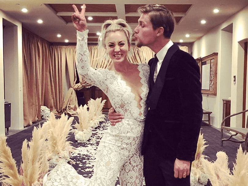 חתונה מהכוכבים: כוכבת "המפץ הגדול" קיילי קוקו התחתנה 