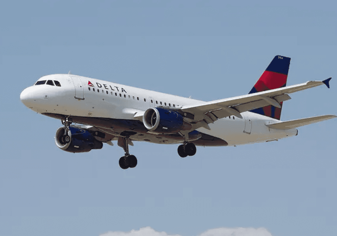 דרמה באוויר: טיסת דלתא מניו יורק לאורלנדו הוסטה בעקבות ריח מסתורי בתא הנוסעים