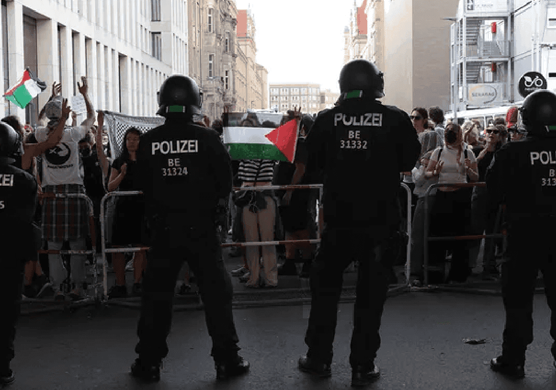 רוצים לקבל אזרחות? תצהירו שלישראל יש זכות קיום