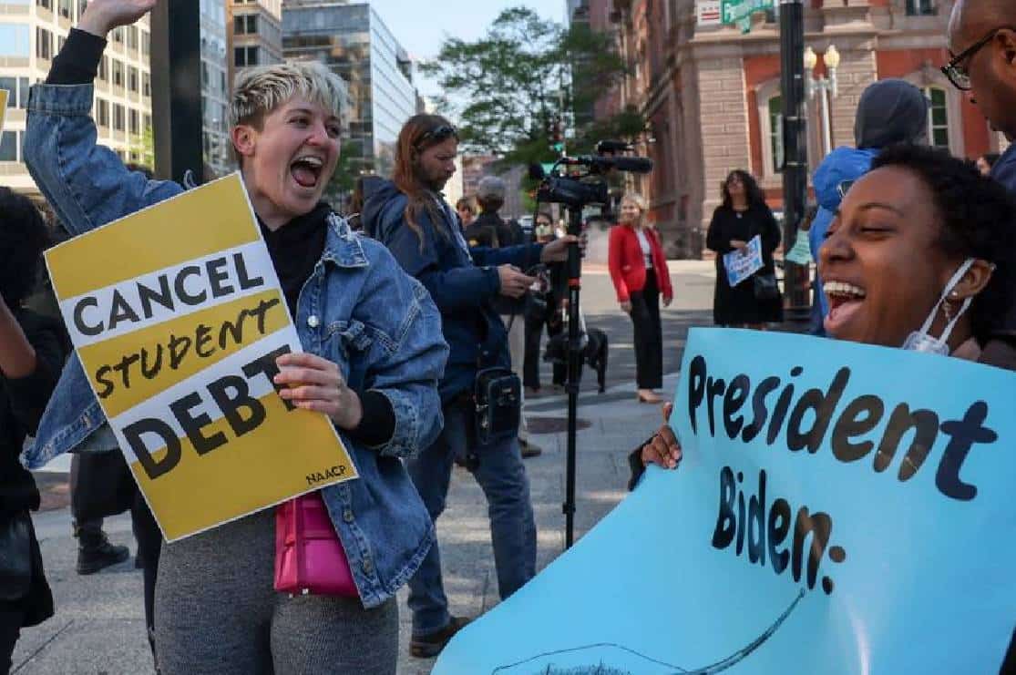 תכינו מחשבון: ‏זו העלות למשלם המסים של תכנית מחילת חובות הסטודנטים החדשה 