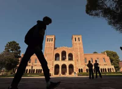 סערה באוניברסיטת קליפורניה: מועצת הנאמנים מצביעה על העלאת שכר לימוד – והסטודנטים יוצאים למאבק
