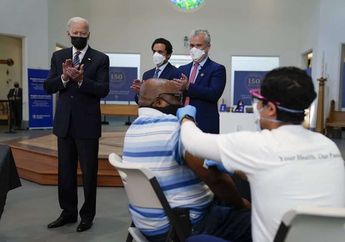 מוקדם מהצפוי: כלל האמריקאים מעל גיל 16 יוכלו לקבל חיסון בתוך שבועיים