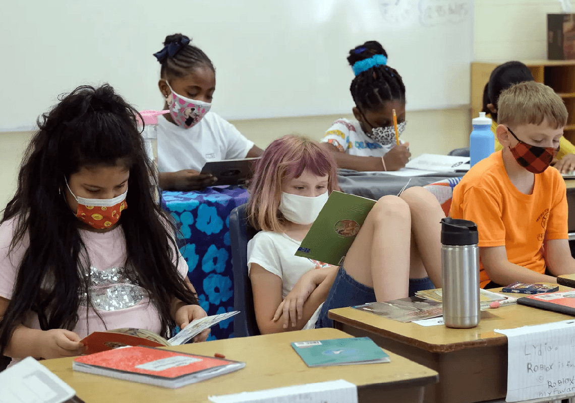 פאוצ'י מודאג מעומס כבד על בתי החולים – אך טוען שבטוח להחזיר את הילדים לבתי הספר