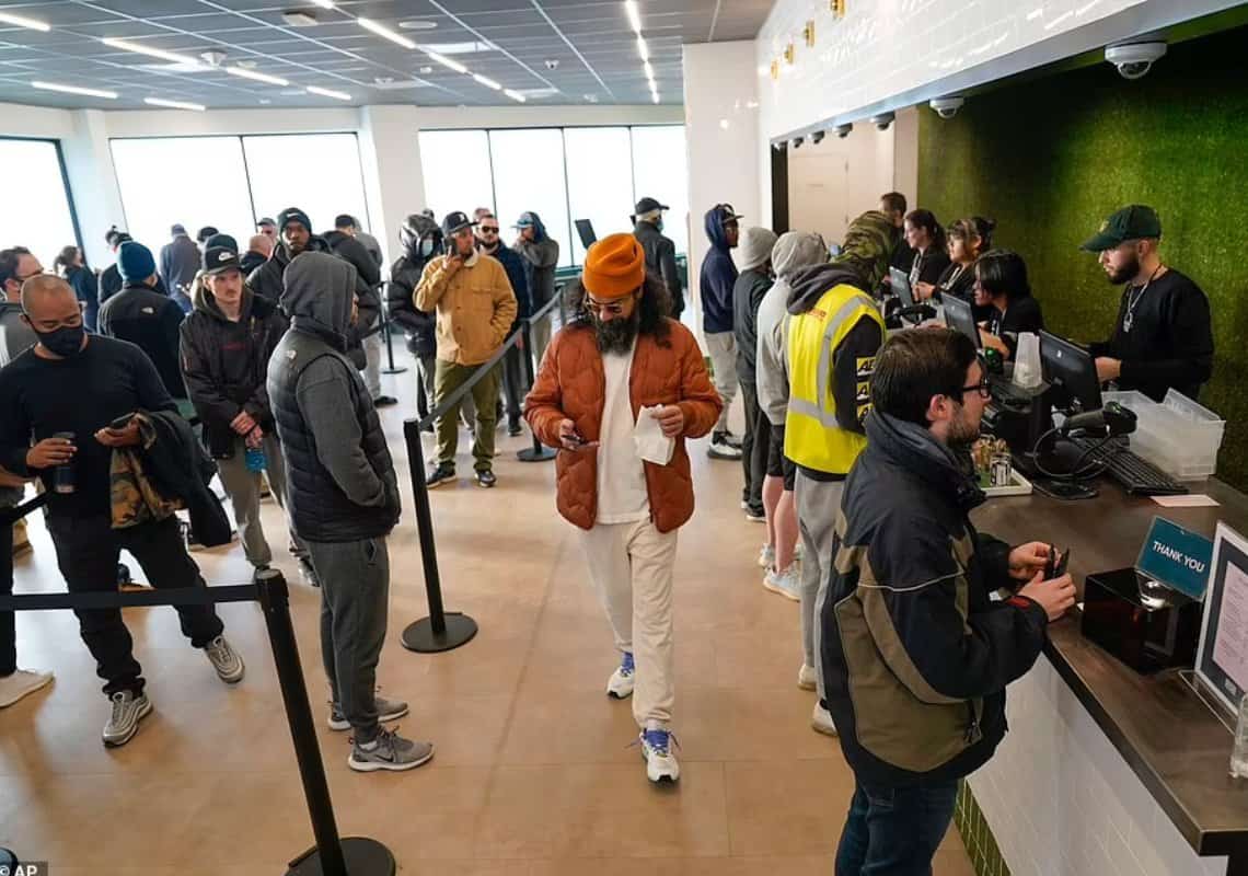 מגלגלים ירוק: תושבי ניו ג'רזי רכשו מריחואנה ב-1.9 מיליון דולר במהלך היום הראשון ללגליזציה