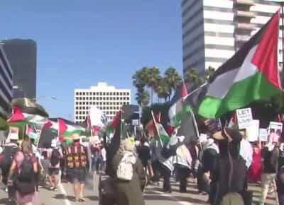 שנתיים למלחמה בעזה: הפגנה מול הקונסוליה הישראלית בלוס אנג’לס