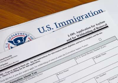 תקנה חדשה רגע לפני השנה החדשה: פקידי הגירה יוכלו לפסול בקשות מקלט מטעמי בריאות הציבור