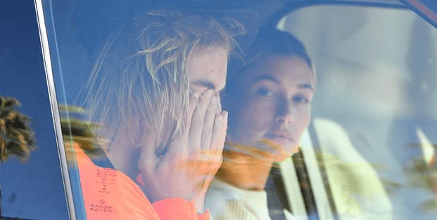 בכי באוטו, ניחומים בכנסייה: היום הקשה שעבר על ג'סטין ביבר אחרי ההתמוטטות של סלינה גומז