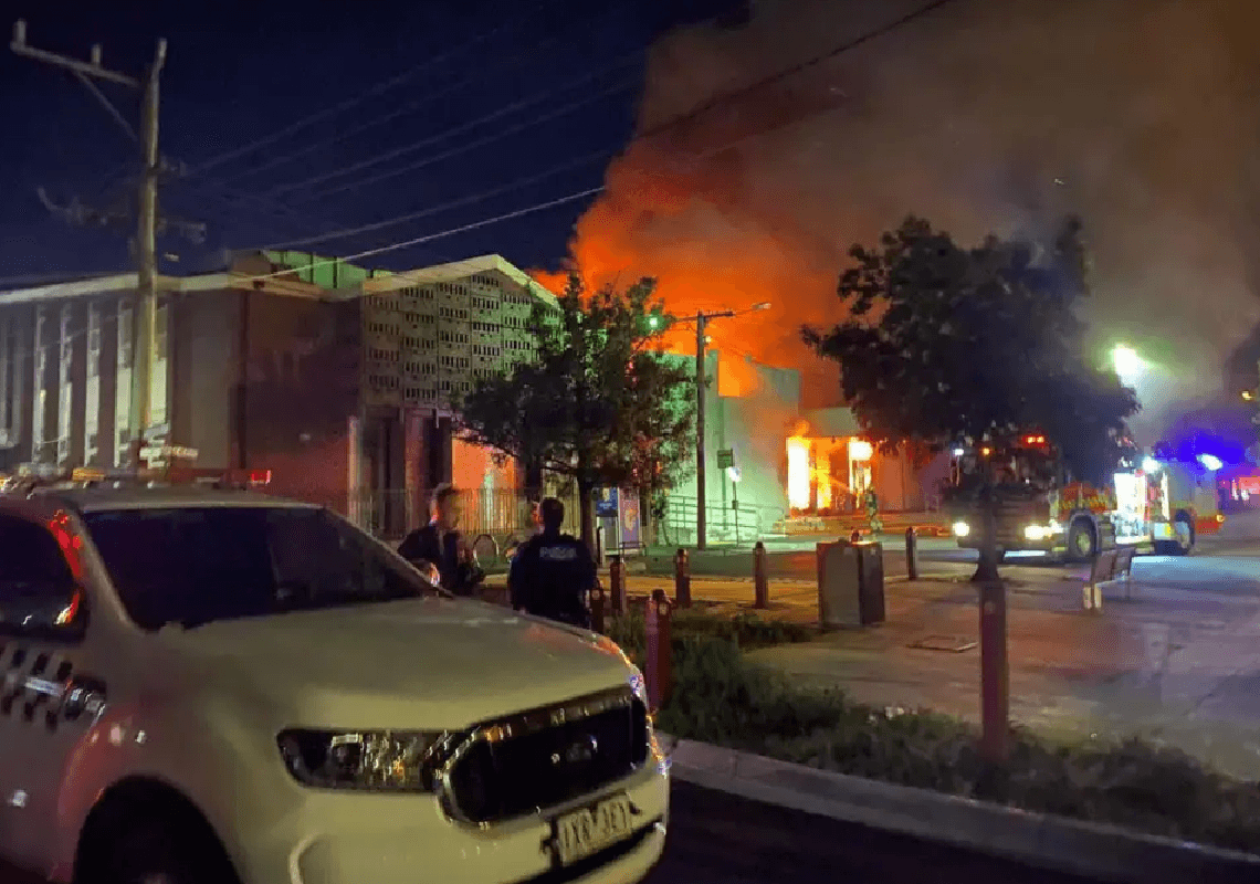 חשד לפיגוע טרור באוסטרליה: בית כנסת מרכזי הוצת עם מתפללים בפנים