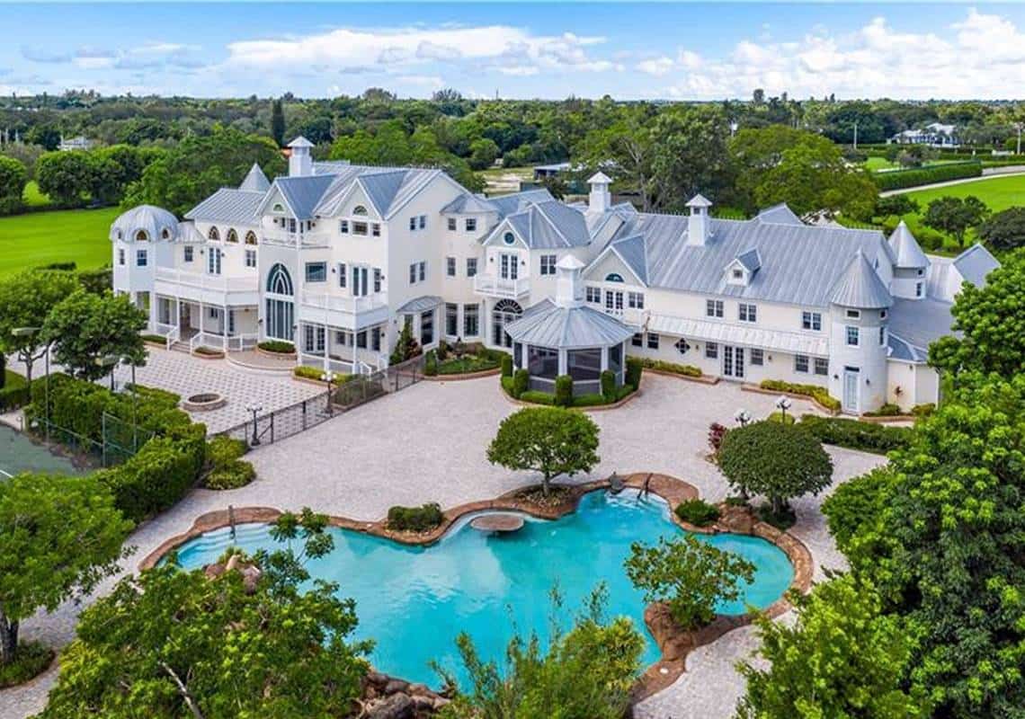 בני זוג מפלורידה תכננו חתונה באחוזה מפוארת - הם רק שכחו לספר על כך לבעל הנכס