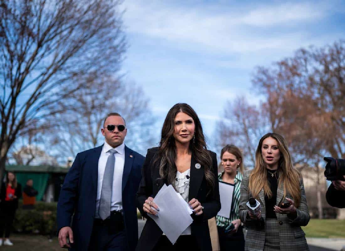 "חומות ההגנה מתמוטטות": טראמפ מבטל את סוכנויות הפיקוח שהגנו על מהגרים