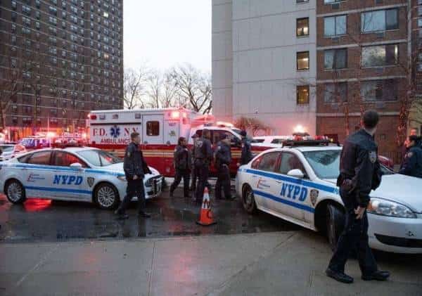 ניו יורק: שוטרים ירו למוות בגבר שתקף את חברתו
