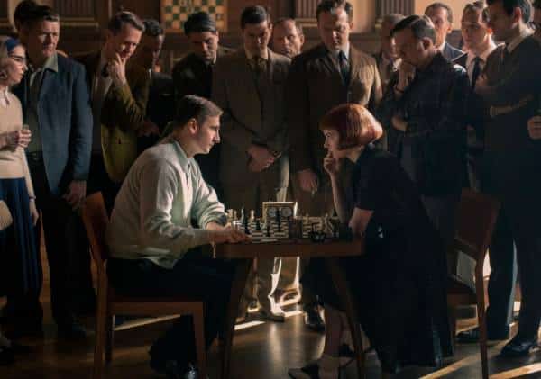 "The Queen’s Gambit” היא הסדרה הכי חמה בסטרימינג