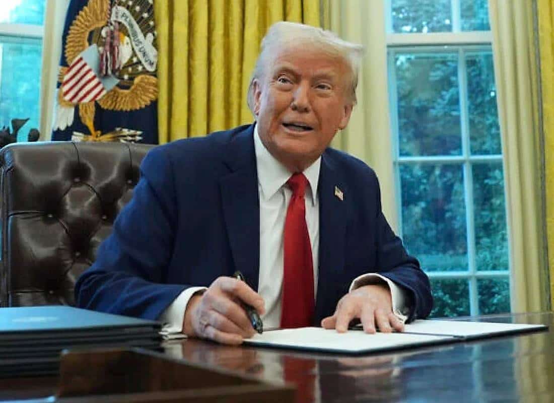 טראמפ מפתיע: "ישראל קטנה כמו עט על שולחני"