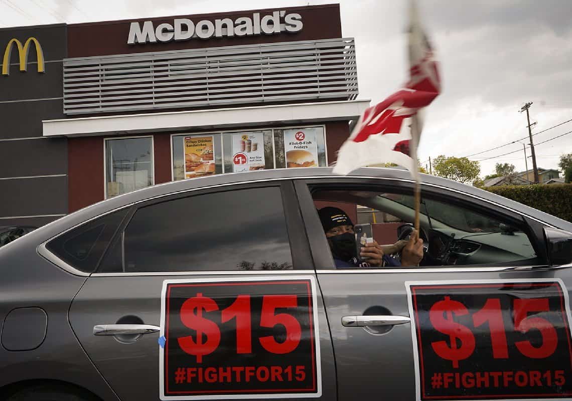 החל מחודש הבא: שכר המינימום בקליפורניה שוב עולה