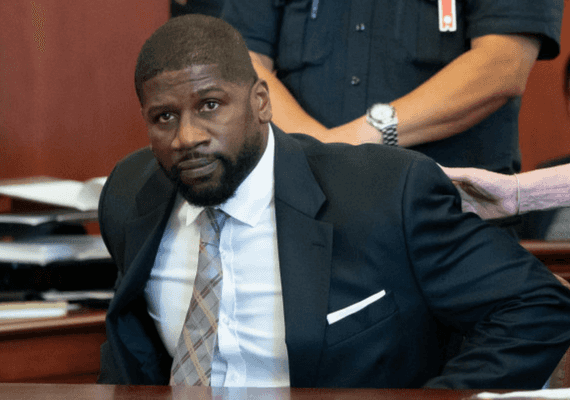 ניו יורק: שוטר הואשם בהכאת צעיר מחוסר דיור בעת שהיה אזוק