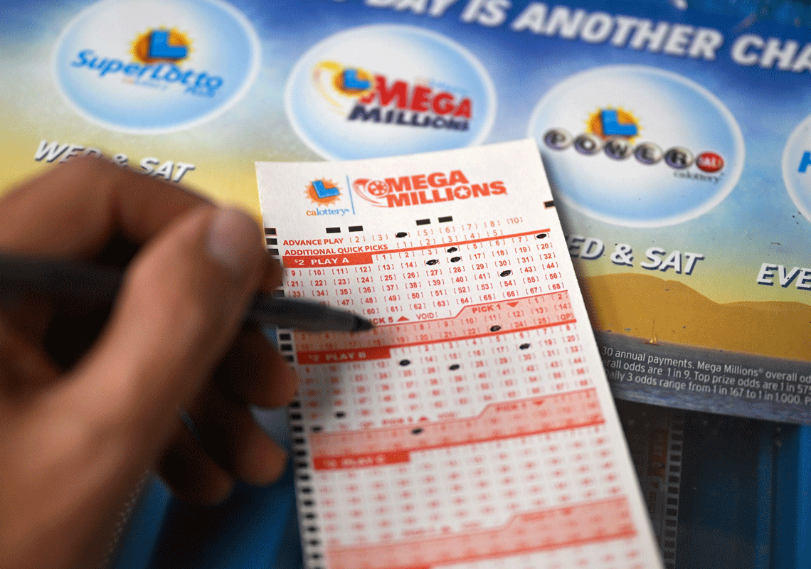 "מאה אלף דולר על כל אחד שסיפרת לו": זכה בלוטו ב1.3 מיליארד דולר וכעת תובע את גרושתו על שגילתה למשפחה שלו