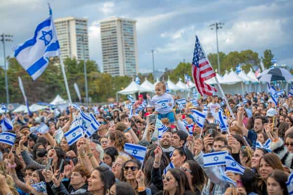 זה קרה בלוס אנג'לס: חגיגת העצמאות הגדולה בעולם מחוץ לגבולות המדינה 