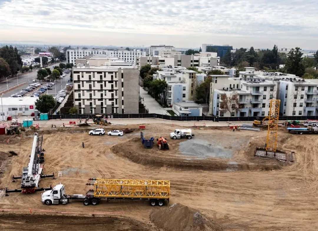 משבר הדיור באוניברסיטאות קליפורניה: אלפי סטודנטים נואשים למצוא מיטה