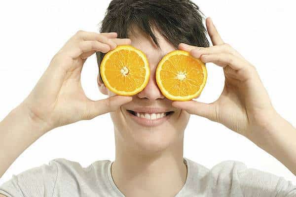 רואים כתום: אתם צריכים לדעת שתפוז אחד ביום יכול לשפר את בריאות העיניים שלכם