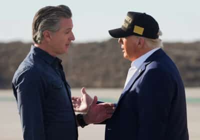 טראמפ מאיים לשלול מימון פדרלי מקליפורניה: סיטואציה מגוחכת לגמרי