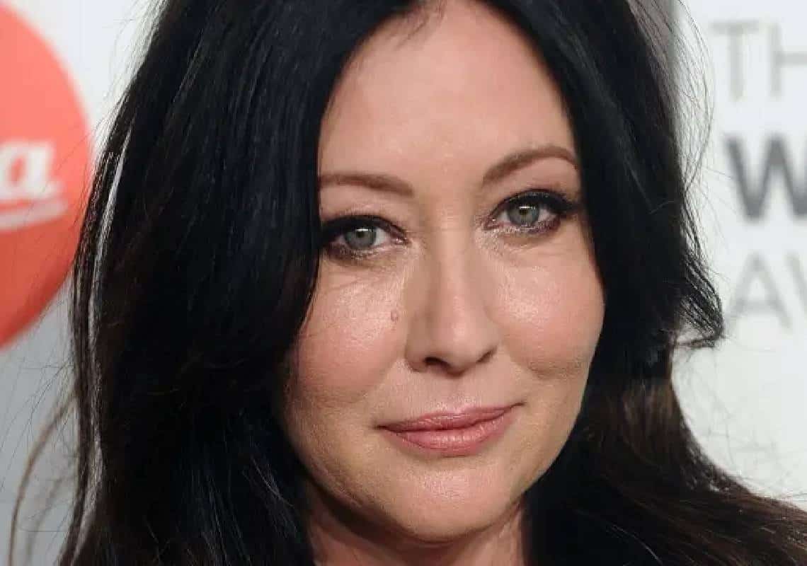 כוכבת הסדרה "בוורלי הילס" חושפת: "אני נלחמת בשביל להישאר בחיים"