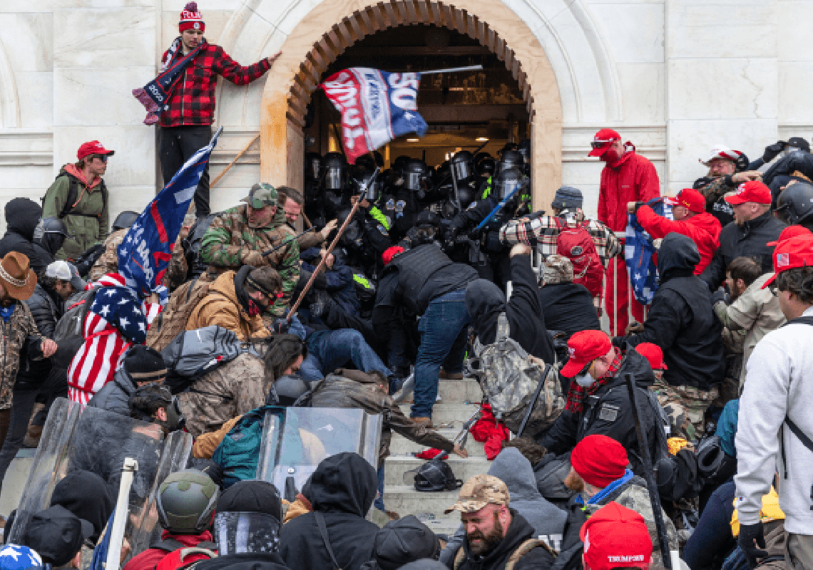 טראמפ מבטיח: אם אנצח בבחירות – אעניק חנינה למואשמים בהסתערות על הקפיטול