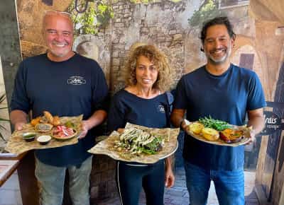 החום של הטאבון הטעמים של הבית: הכירו את עראיס לוס אנג׳לס 