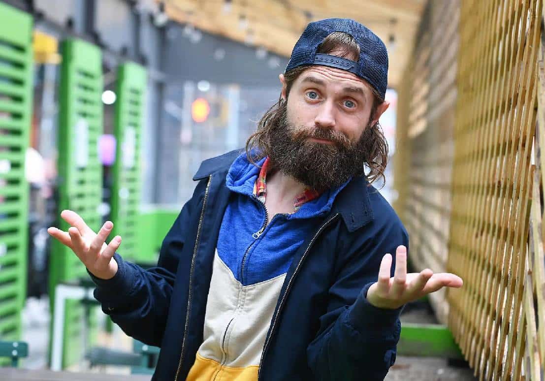 "אוהבים אותך, אבל אתה לבן": שחקן וקומיקאי תובע סוכן כשרונות על כך שסרבו לעבוד איתו בגלל צבע עורו