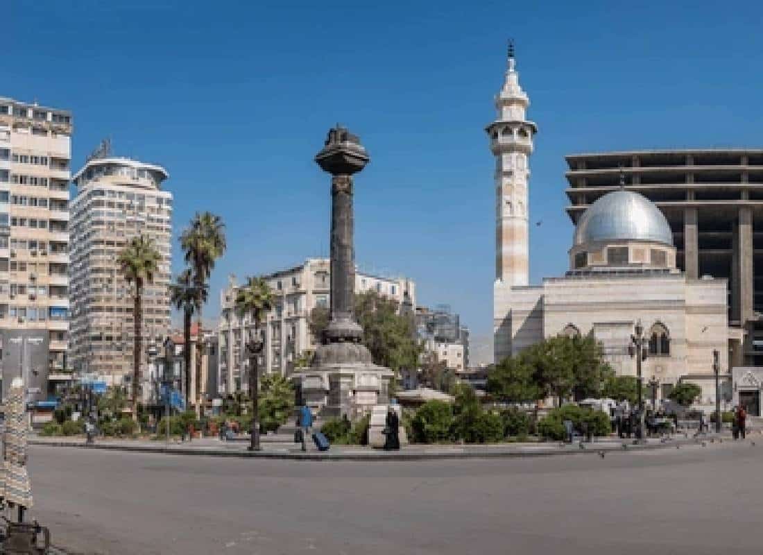 מפנה היסטורי: טראמפ מכריז על הסרת כל הסנקציות האמריקניות מסוריה