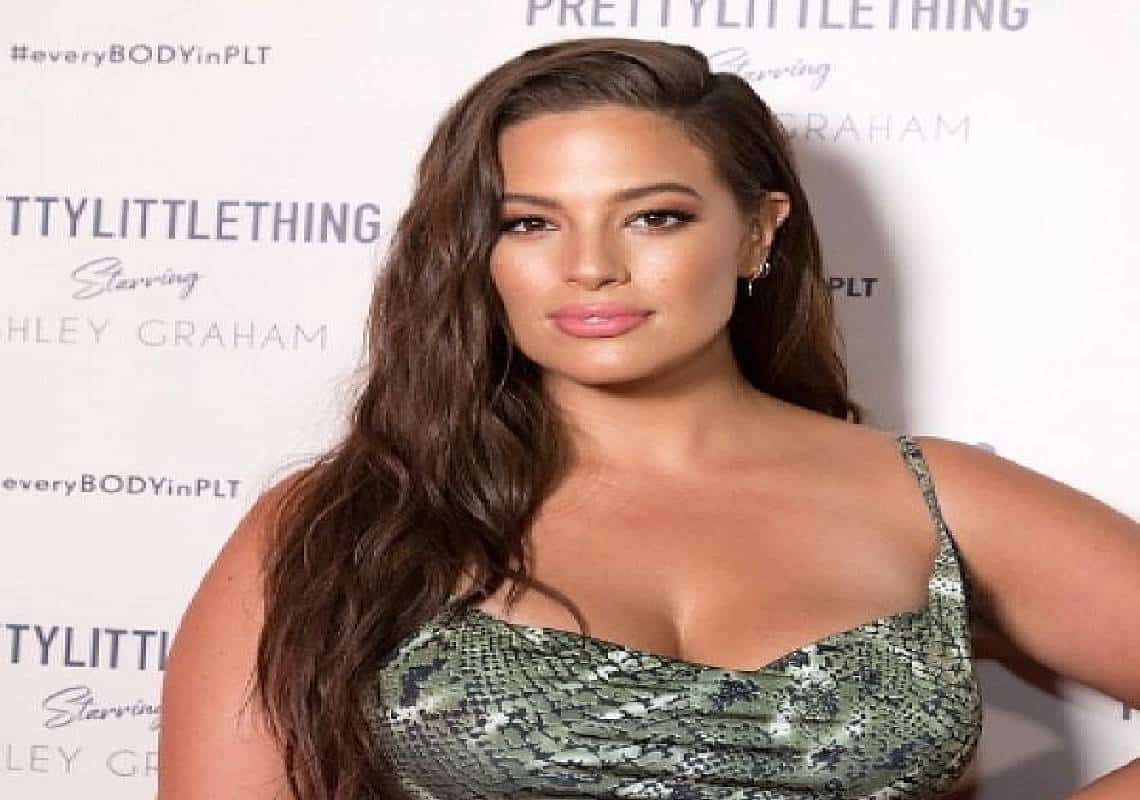 בשעה טובה: אשלי גראהם ילדה תאומים