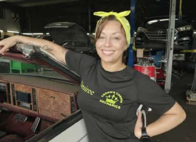 מאחות אונקולוגית למכונאית מיליונרית: הסיפור המדהים של דזיריי היל