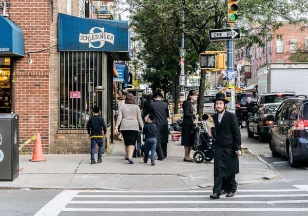 "מעשה אלים ומלא שנאה": תקיפה אנטישמית במהלך השבת ובלב שכונה יהודית בניו יורק