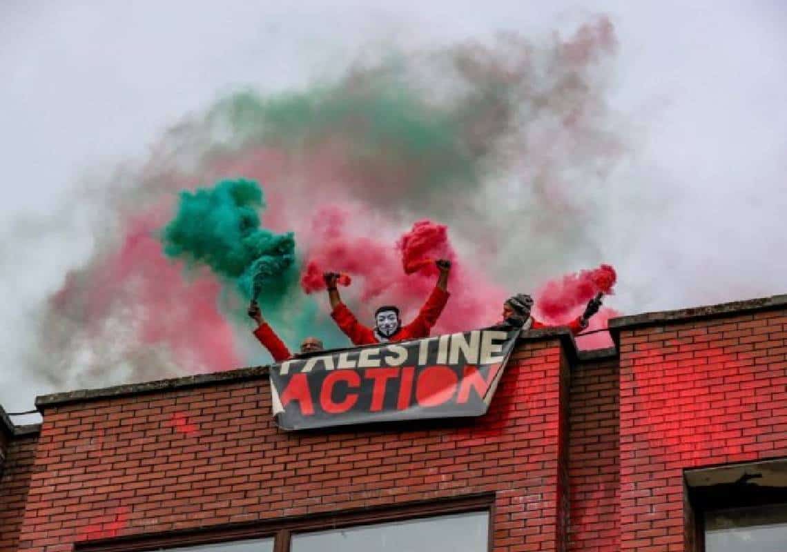 דרמטי: פעילים ערבים השתלטו וכבשו מפעל של צה"ל ו'אלביט מערכות' בבריטניה