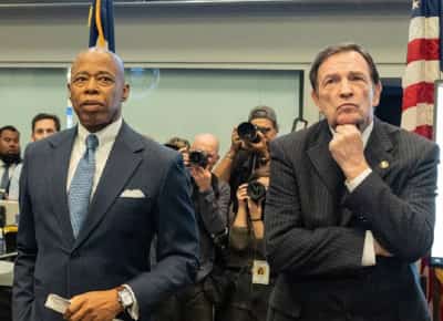 ראש עיריית ניו יורק הפעיל ארגון פלילי במשטרת העיר, טוען נציב משטרה לשעבר