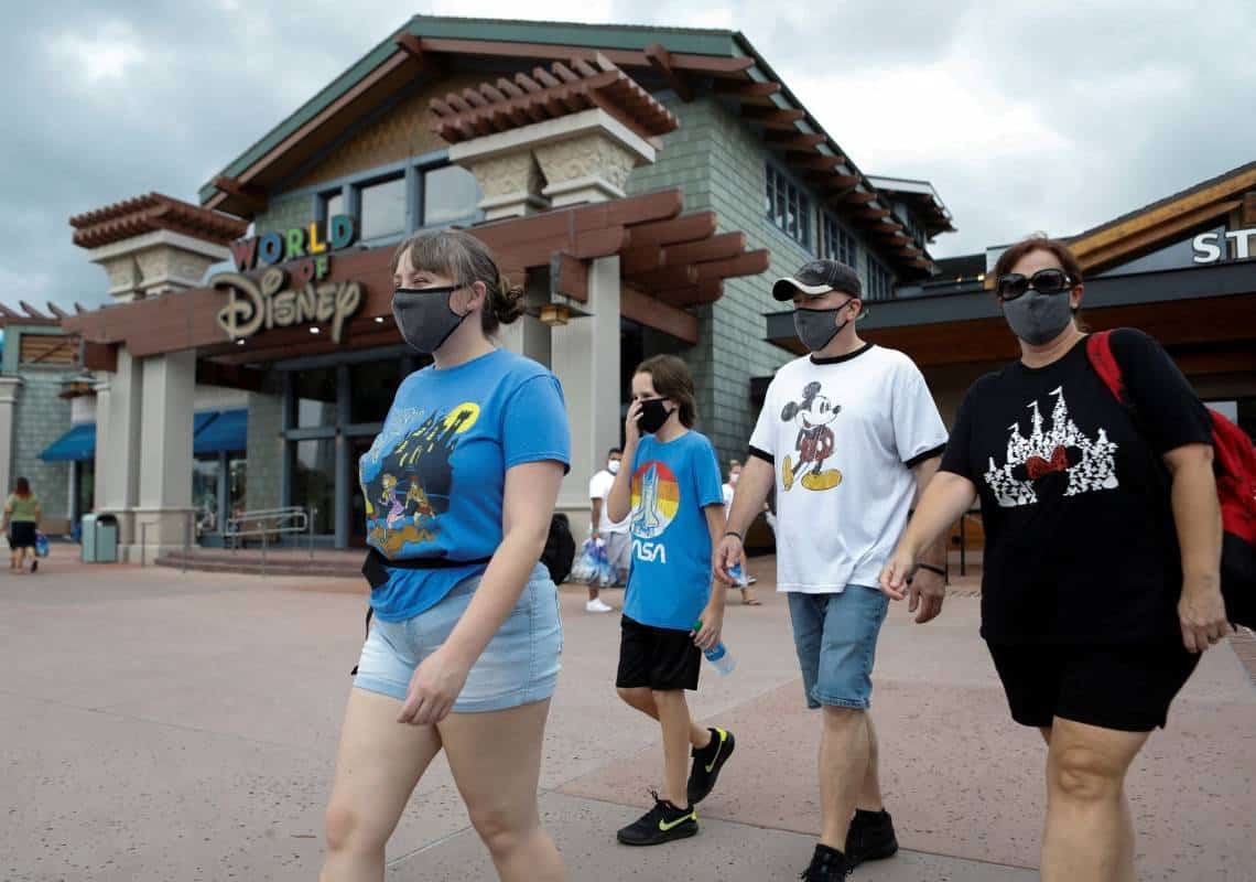 דיסני מיישרת קו עם רשויות הבריאות: חובת המסכות בוטלה בפארקי השעשועים בדרום קליפורניה