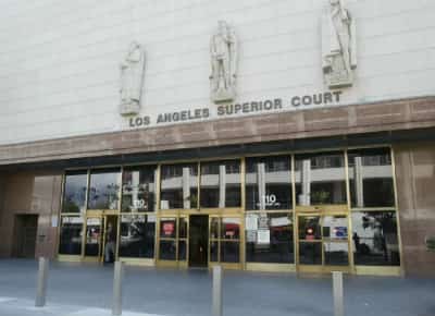 שופט בלוס אנג'לס איים לירות בנאשמים ובעורכי דין באולם בית המשפט – וקיבל נזיפה