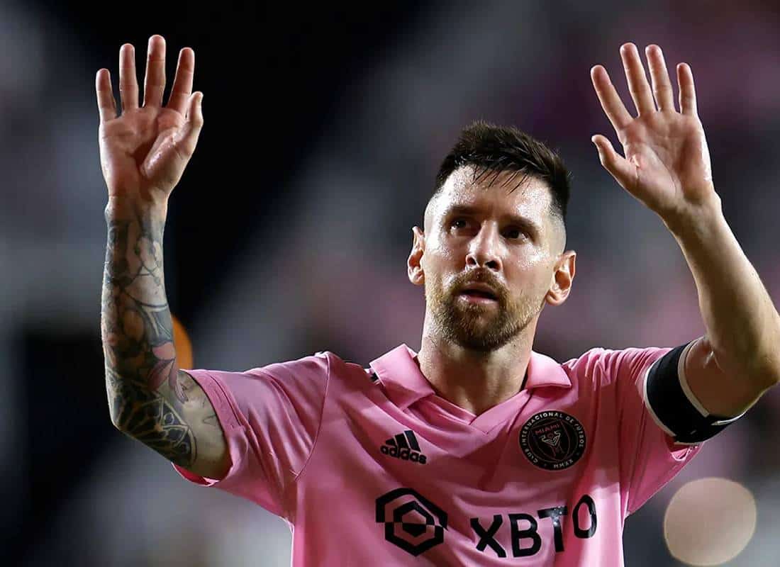 סערה בבית הלבן: מסי נעדר מטקס מדליית החופש, קלינטון וסורוס מעוררים זעם