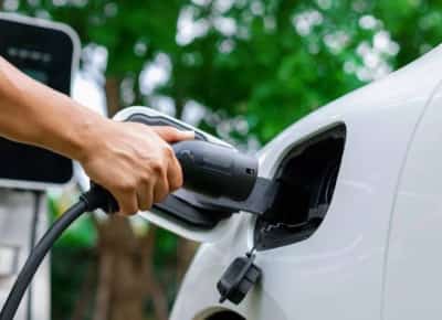 זינוק אחרון: האמריקאים רוכשים רכבים חשמליים בהיסטריה לפני תום הזיכוי הפדרלי
