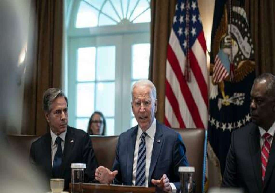 זלנסקי: "שר החוץ בלינקן ושר ההגנה אוסטין יגיעו לשטח אוקראינה מחר"