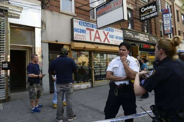 ניו יורק: גבר חשוד שרצח את אשתו ולאחר מכן שיסף את גרונו