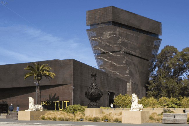 תערוכת אומנות אינדיאנית במוזיאון דה יאנג