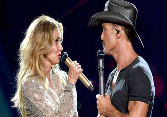 טים מקגרו התמוטט בהופעה