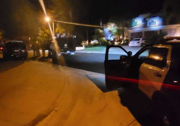 בהלה בשכונת היוקרתית: תושב קלבסס דקר את אמו וארוסתו, ונמלט מהמקום