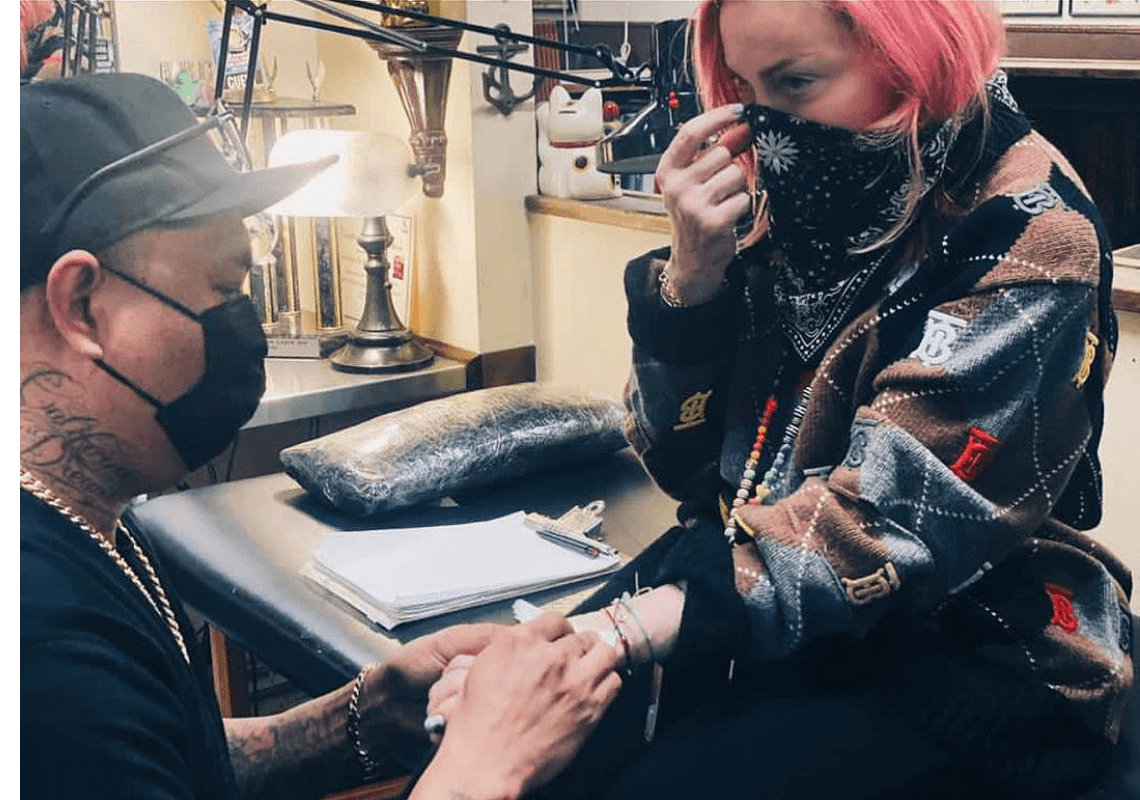 מדונה עושה את הקעקוע הראשון שלה ויש המון משמעות מאחוריו