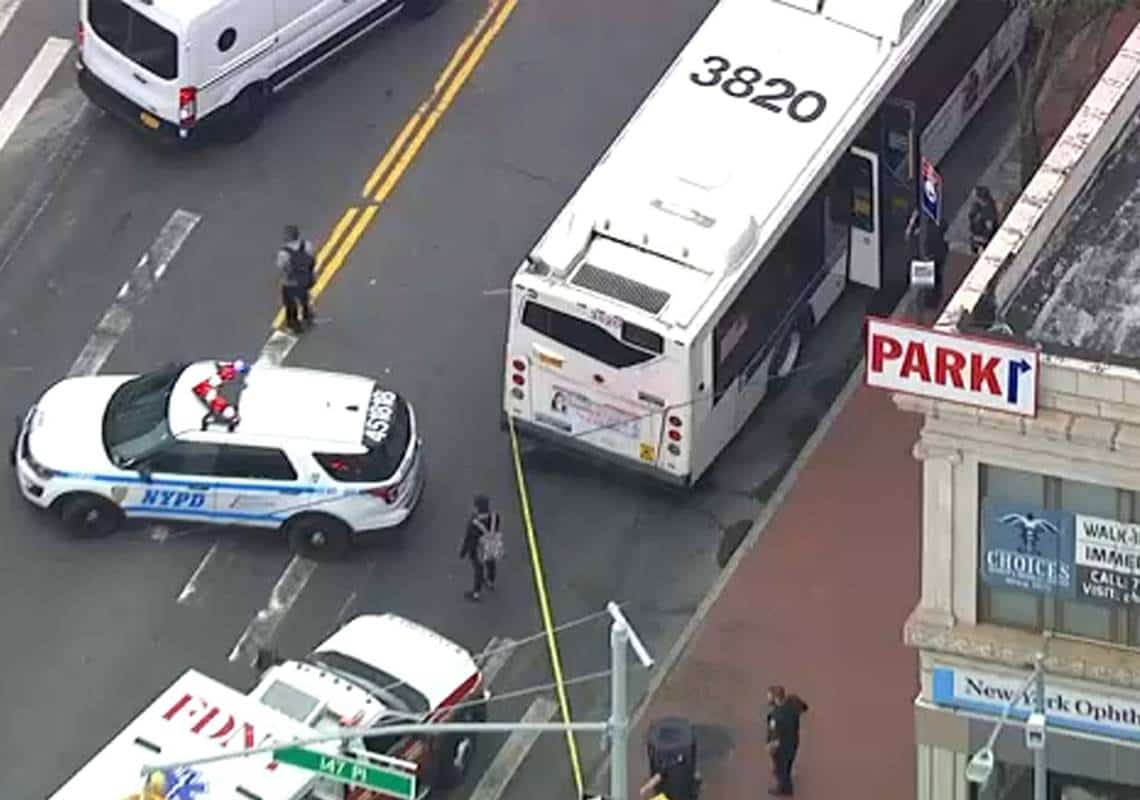 בהלה בניו יורק: חמוש פתח באש לעבר אוטובוס, שני נוסעים נפצעו