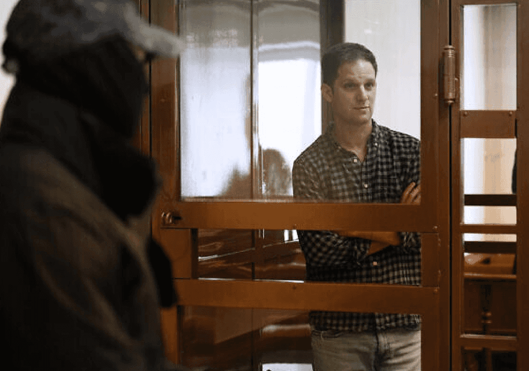רוסיה עושה את זה שוב: מחזיקה באזרח אמריקאי בשביל חילופי שבויים 
