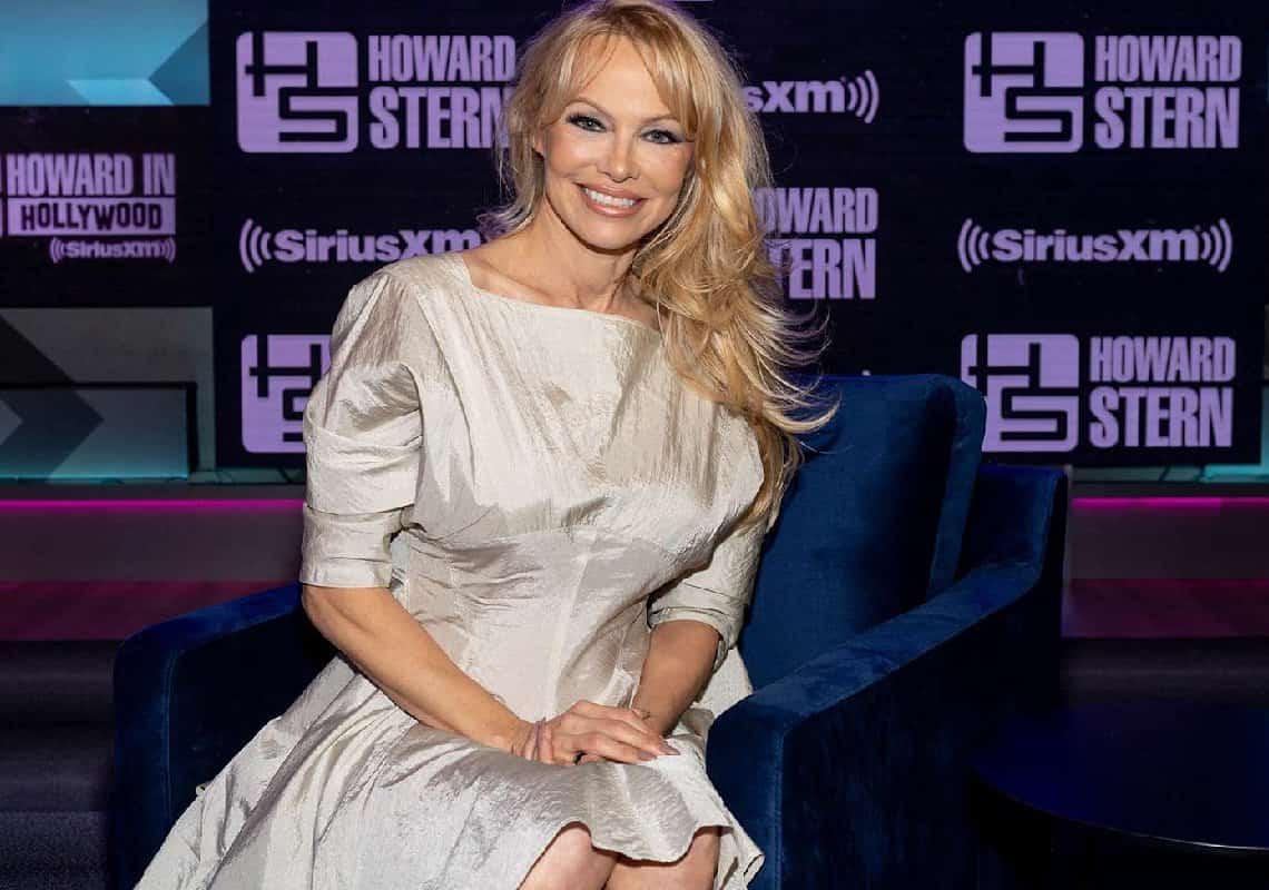 פמלה אנדרסון חושפת מה אימה לימדה אותה בגיל צעיר, והיא עושה עד היום