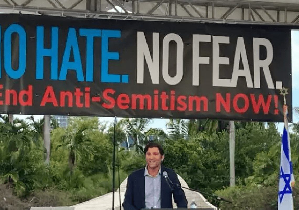 עלייה מדאיגה באנטישמיות: ראש עיר בפלורידה זועק את זעקתה של הקהילה היהודית