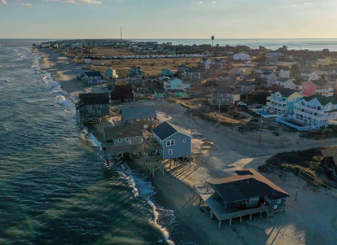הים בולע את אמריקה: בית נוסף קרס לתוך האוקיינוס בצפון קרוליינה